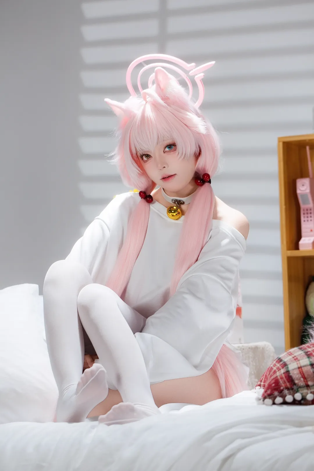 蔚蓝档案, 猫耳少女, 小鸟游星野cos, 居家氛围感, 白丝cos - 第1张