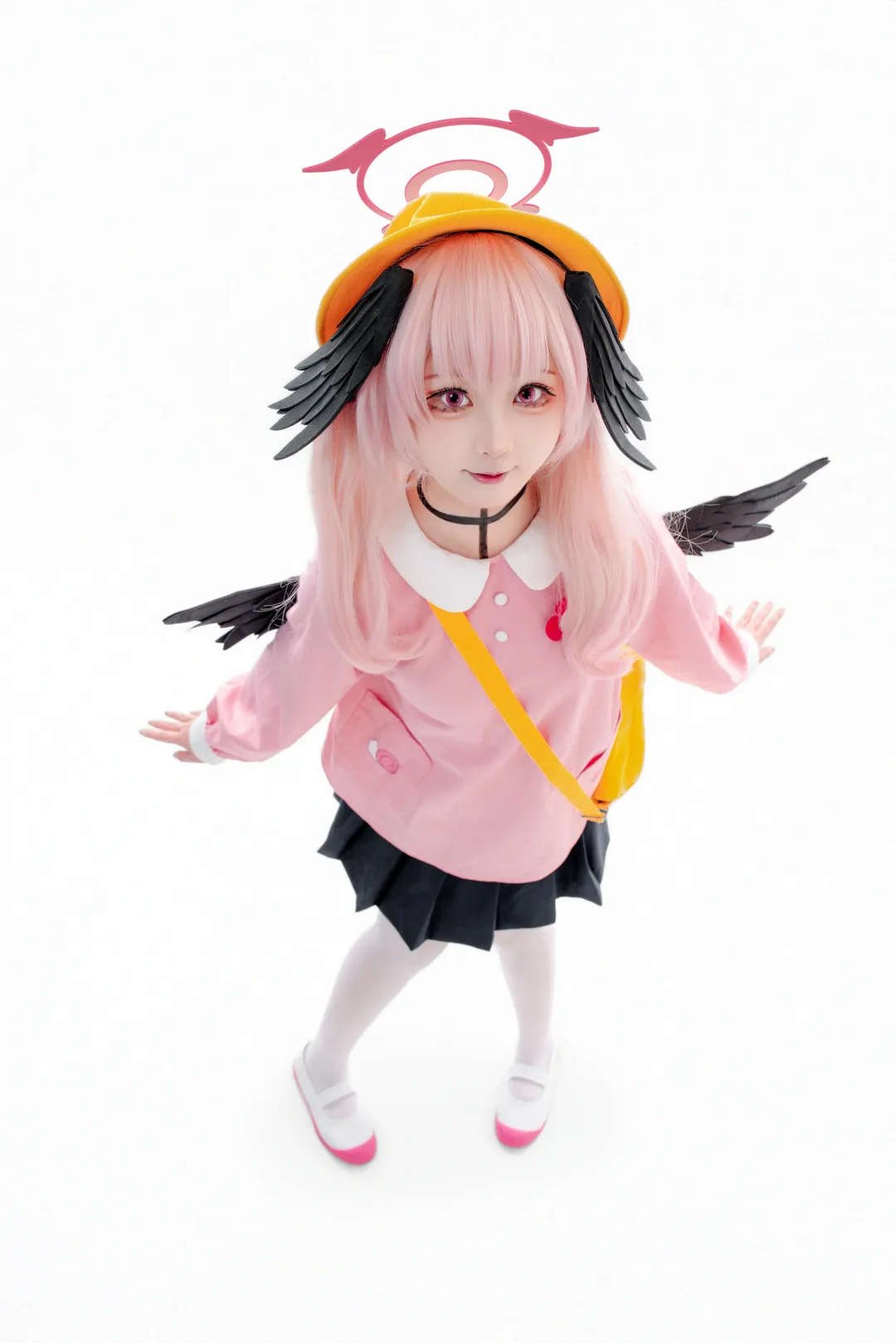 蔚蓝档案, 下江小春cos, 白丝穿搭, 粉发cosplay, 天使光环 - 第1张
