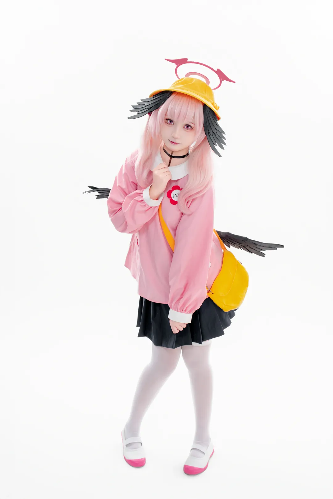 蔚蓝档案, 下江小春cos, 白丝穿搭, 粉发cosplay, 天使光环