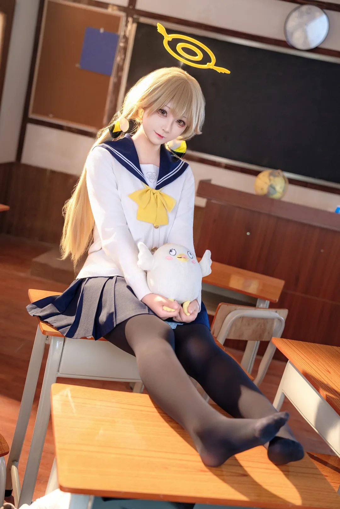 蔚蓝档案, 水手服, 教室拍照, 阿慈谷日富美cos, 连裤袜cos