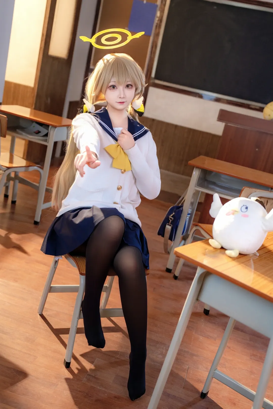 ブルーアーカイブ, セーラー服, 教室での撮影, 阿慈谷ヒフミ コスプレ, タイツ コスプレ - 5枚目