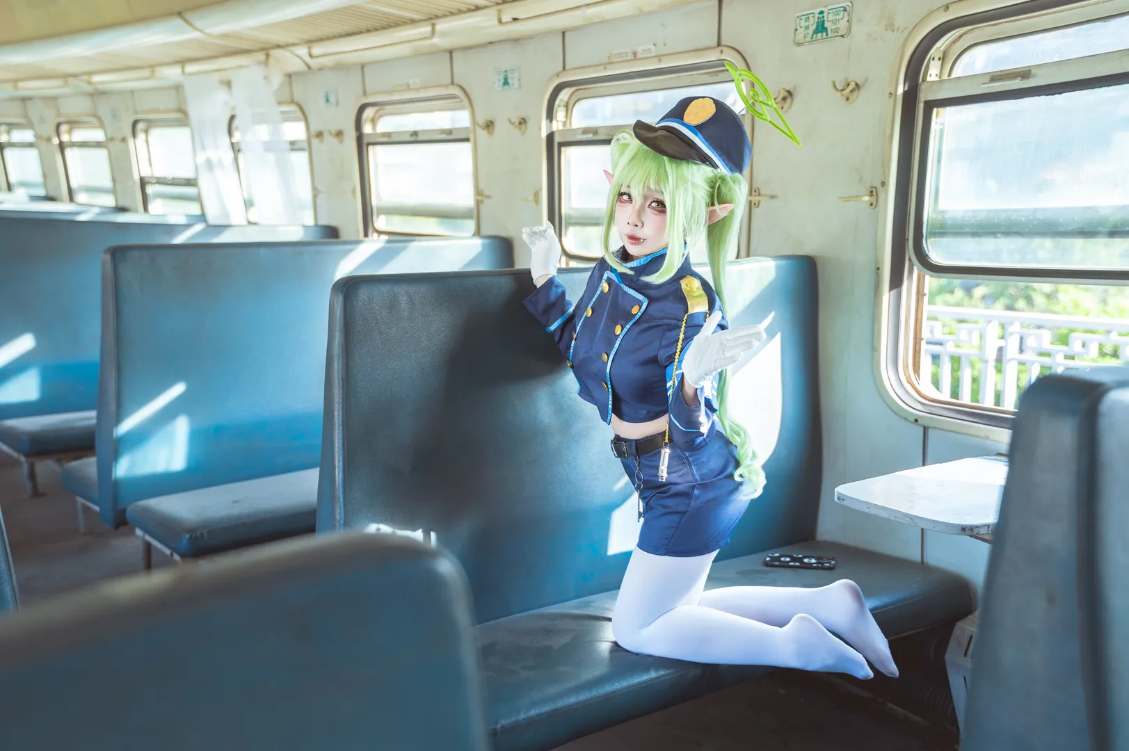 蔚蓝档案, 橘望cos, 白丝cosplay, 铁道部cos, 复古列车摄影 - 第2张