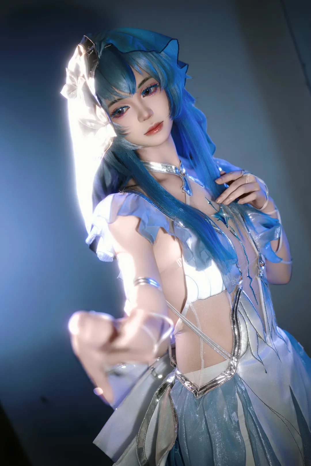 鸣潮, 守岸人cos, 二次元cos, cosplay正片, 蓝发造型 - 第2张