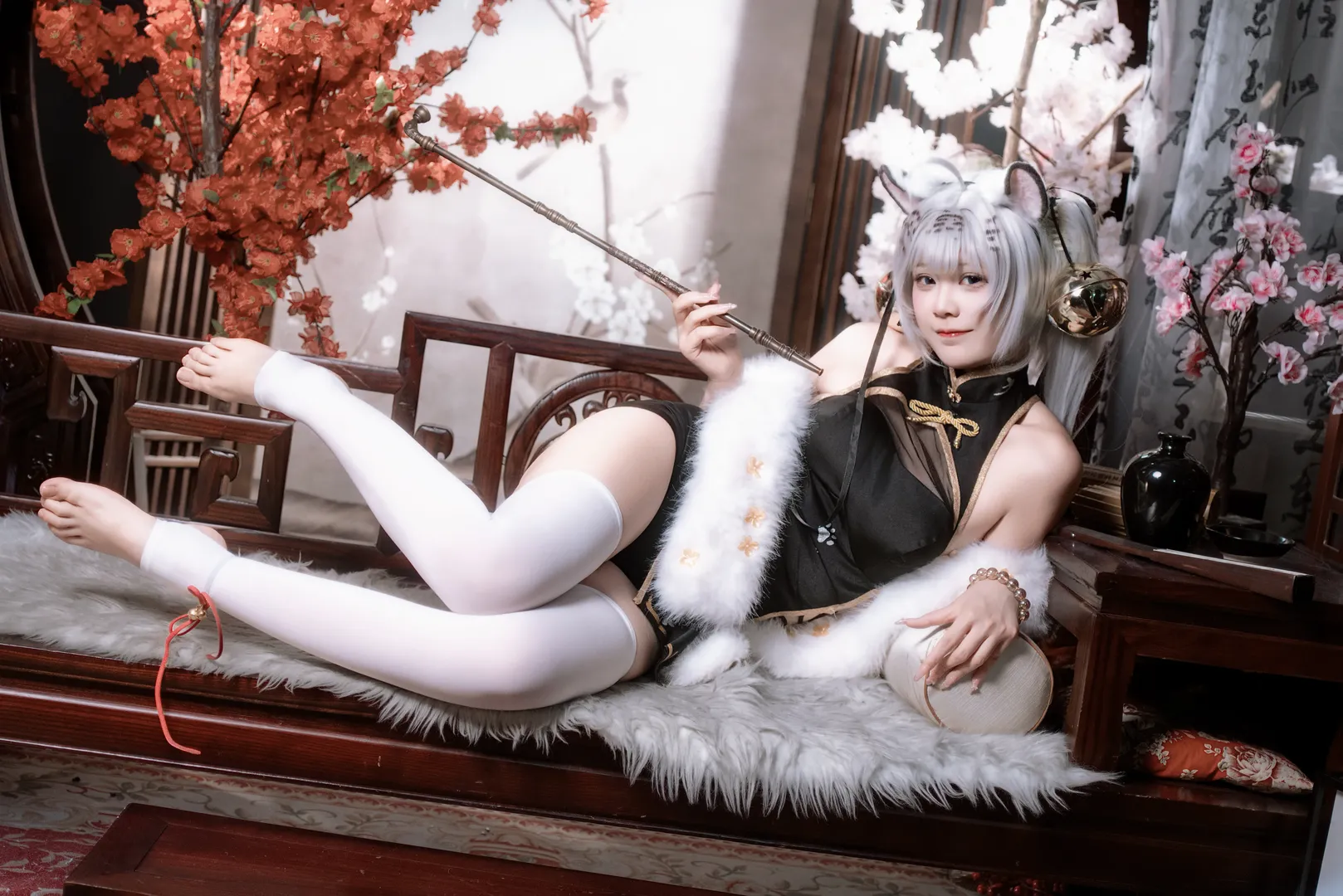 二次元cosplay, 白虎娘cos, 国风摄影, 兽耳装扮, 白丝过膝袜