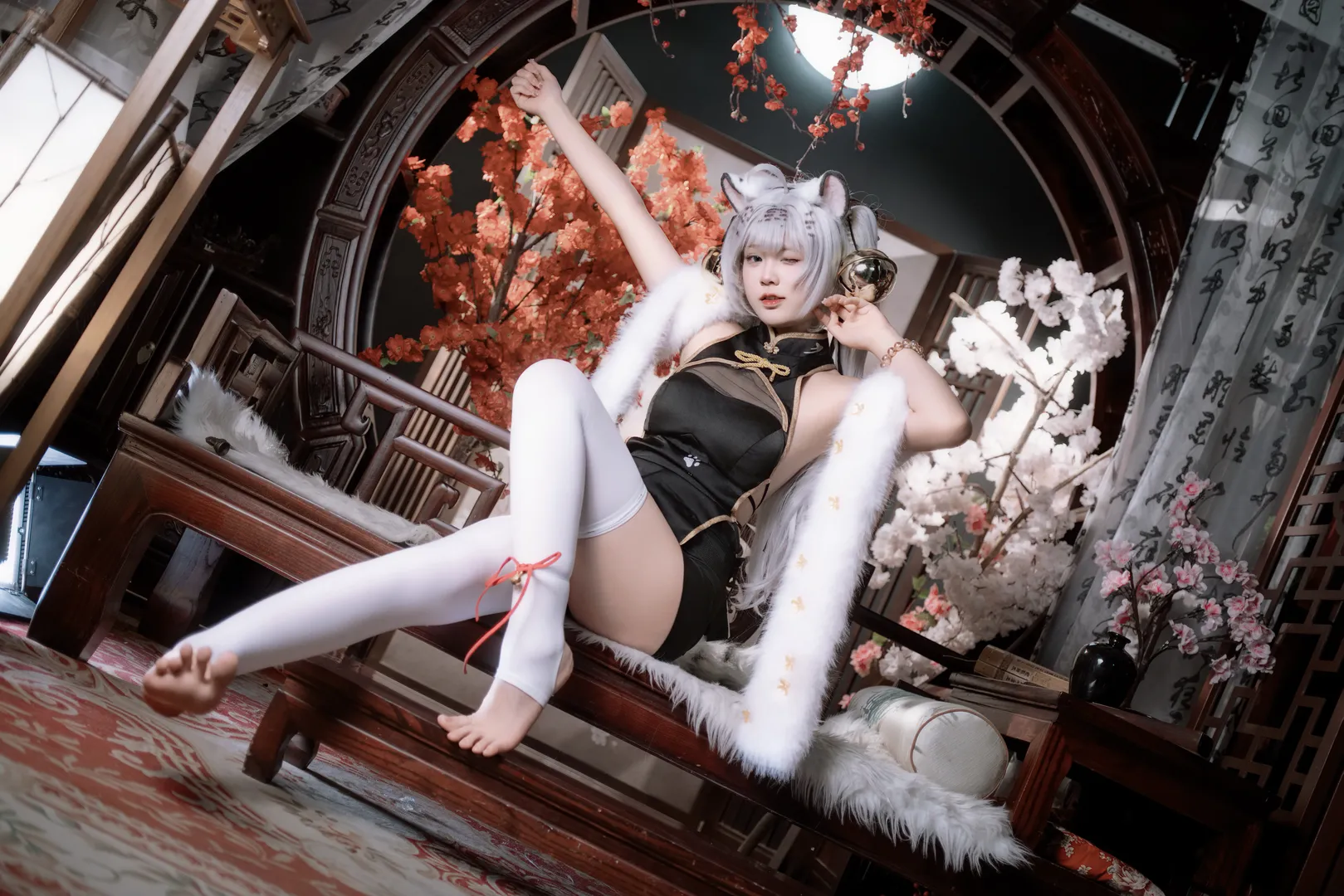 二次元cosplay, 白虎娘cos, 国风摄影, 兽耳装扮, 白丝过膝袜 - 第2张