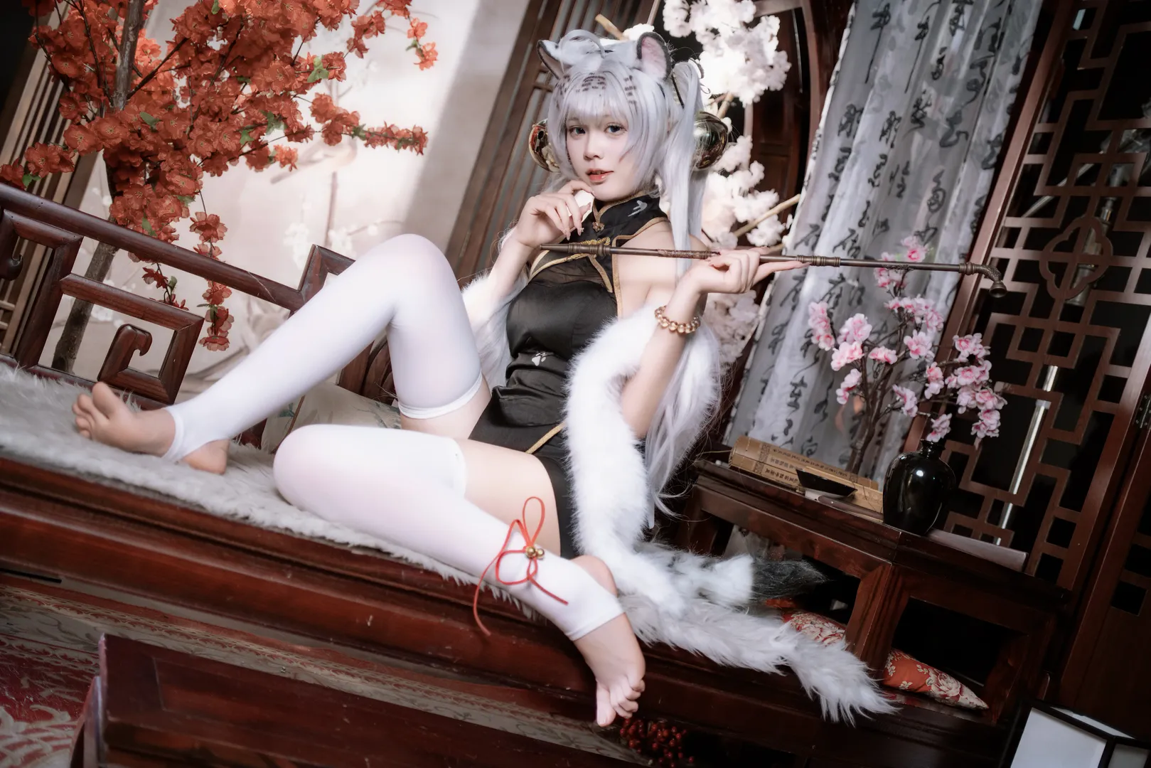 二次元cosplay, 白虎娘cos, 国风摄影, 兽耳装扮, 白丝过膝袜 - 第3张