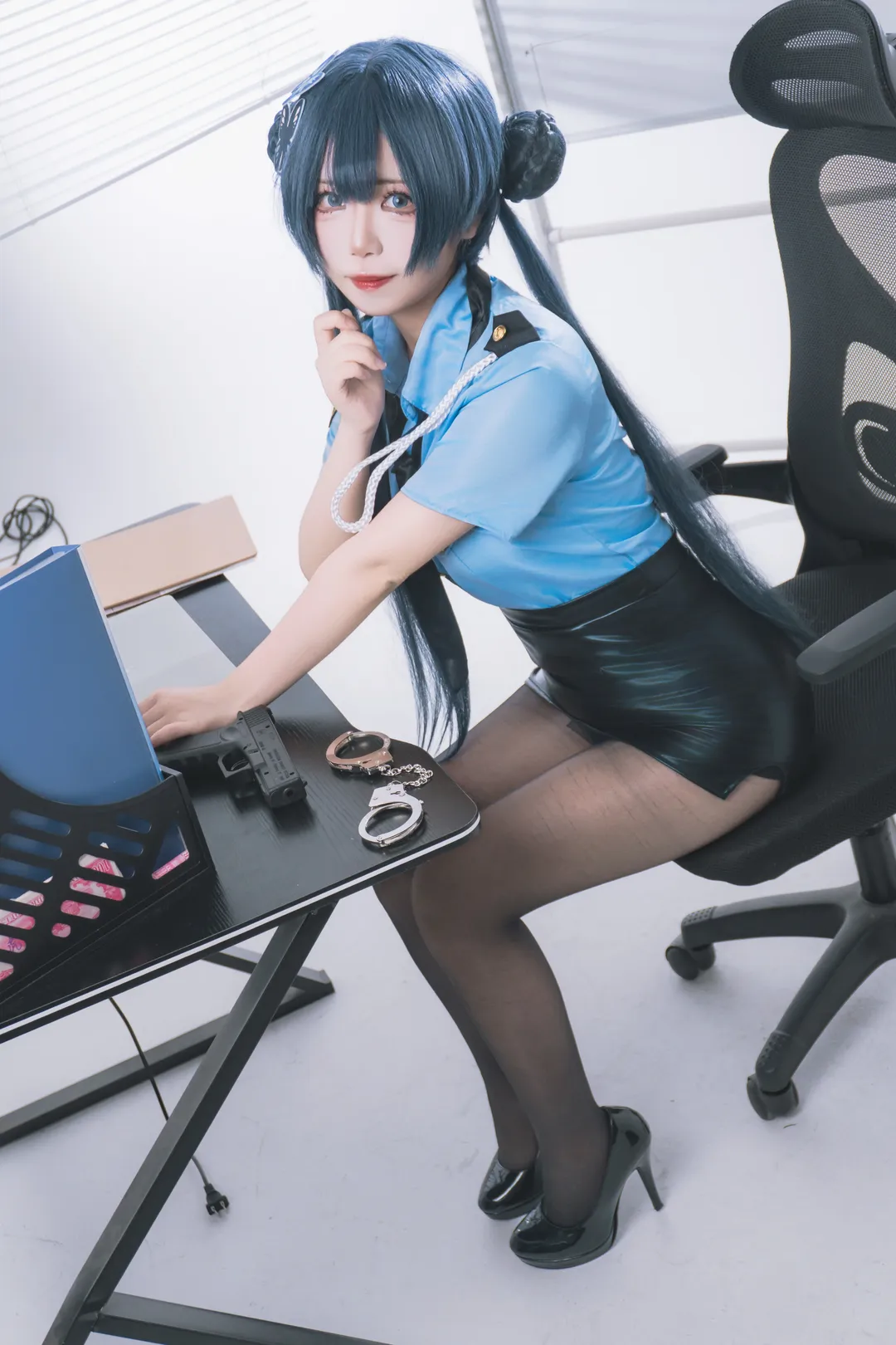 cos正片, 妃咲cos, 碧蓝档案, 黑丝, 女警制服 - 第10张