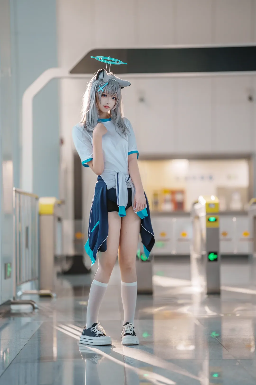 蔚蓝档案, 砂狼白子cos, cosplay日常, 白丝穿搭, 地铁出片