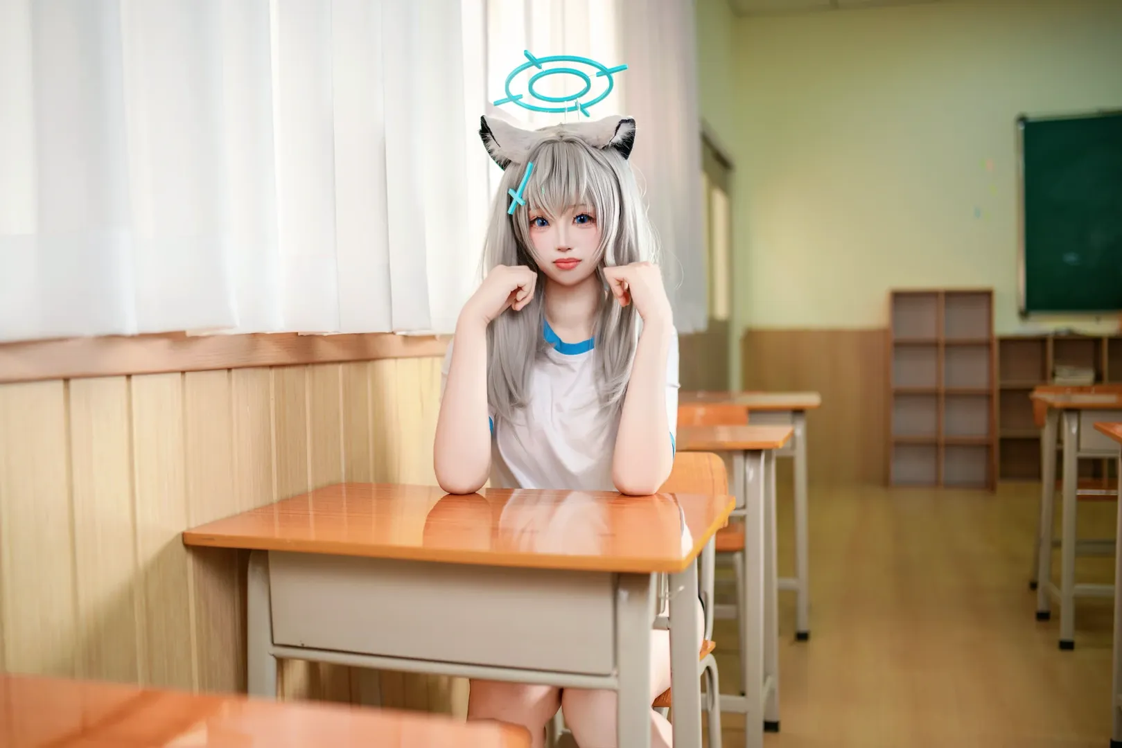 ブルーアーカイブ, 砂狼シロコ コスプレ, 銀髪獣耳, オーバーニーソックス コスプレ, スポーツウェアコスプレ - 3枚目