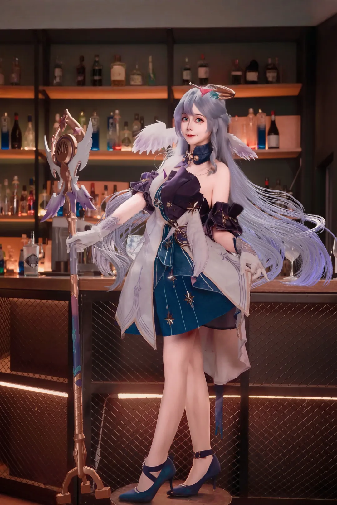 崩坏星穹铁道, 知更鸟cos, 互勉摄影, cosplay妆容, 酒吧写真