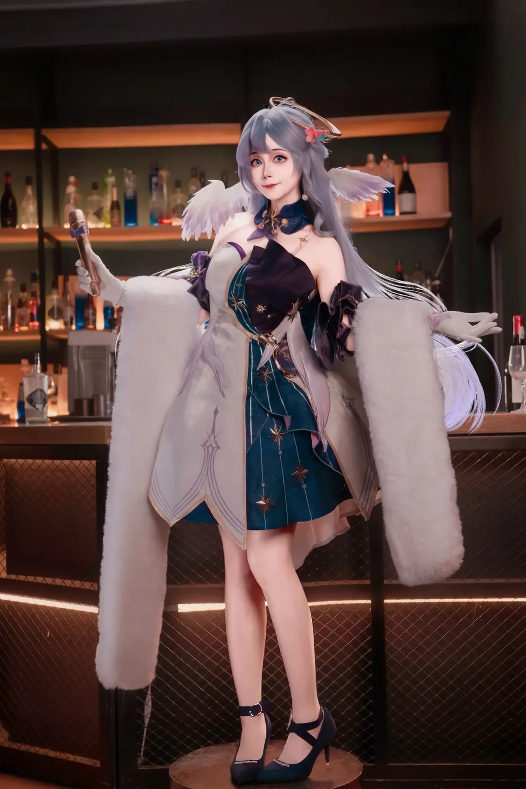 Honkai: Star Rail, Robin cosplay, Collaborative photography, Cosplay makeup, Bar photoshoot - Image 2