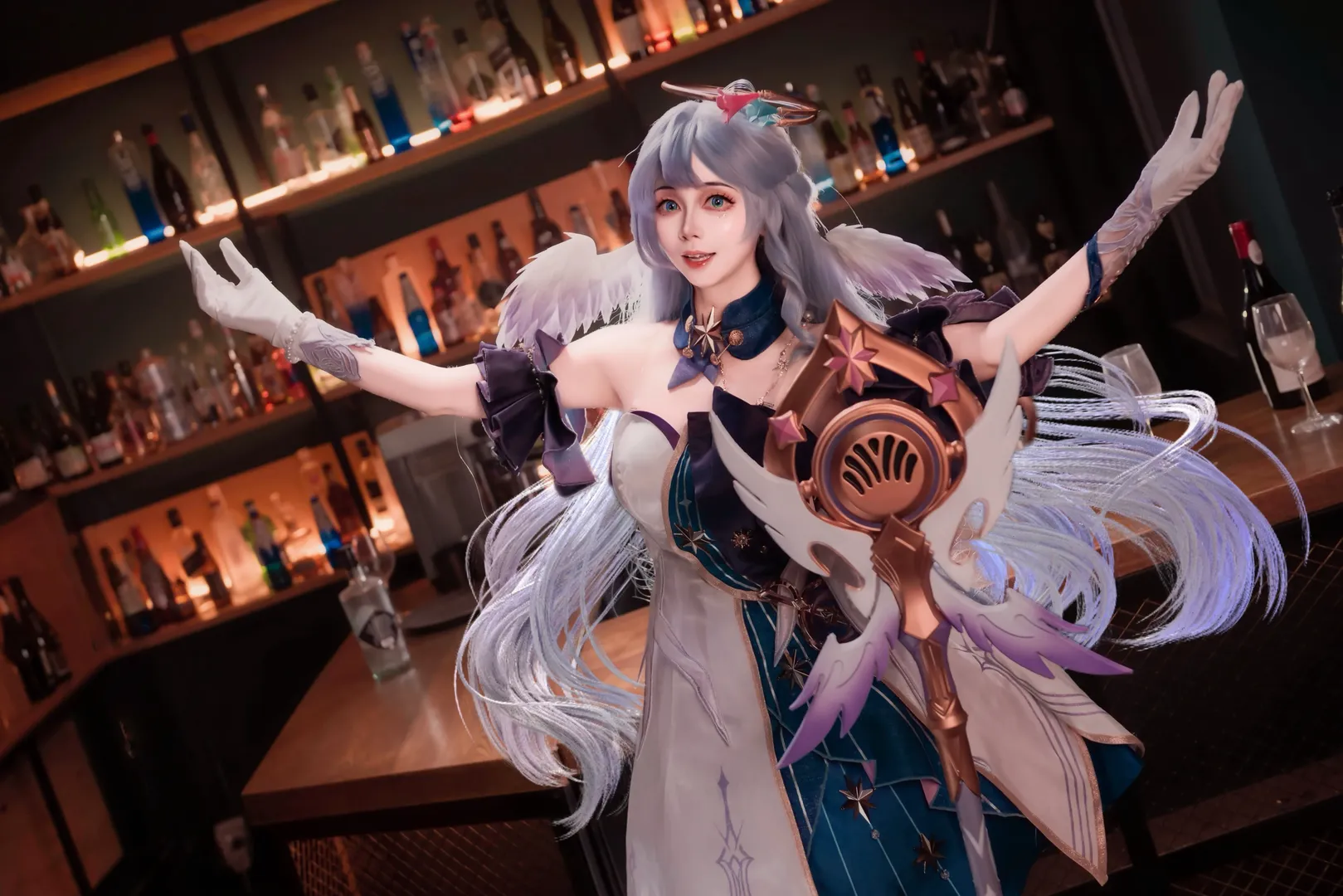 Honkai: Star Rail, Robin cosplay, Collaborative photography, Cosplay makeup, Bar photoshoot - Image 3