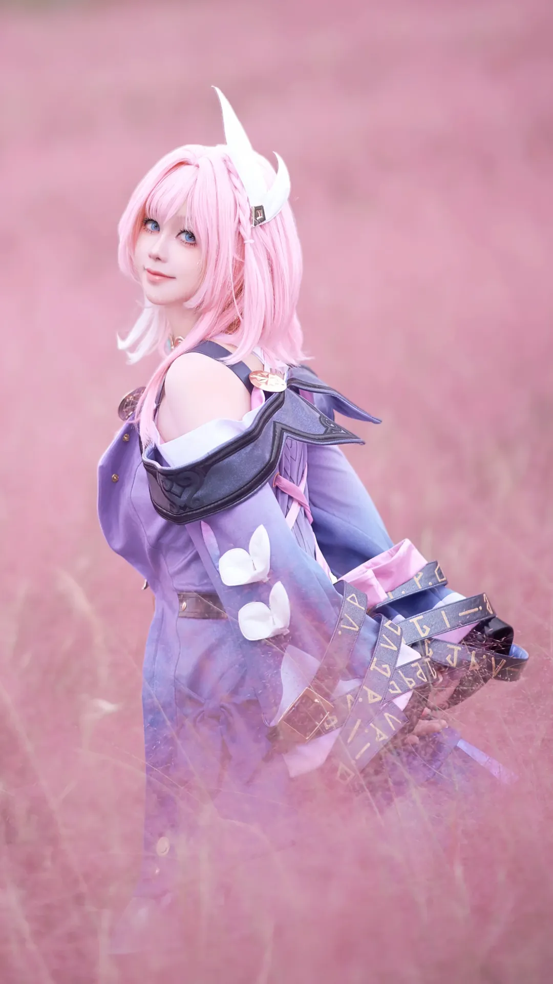 Cyrene Cosplay, Honkai: Star Rail, Cosplay sharing, Pink Muhly Grass photography, Pink-themed outdoor shoot