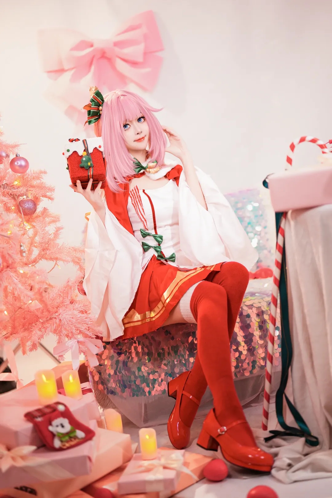 爱莉希雅cos, 崩坏3, 精灵耳, 红丝袜, 圣诞装cosplay - 第1张