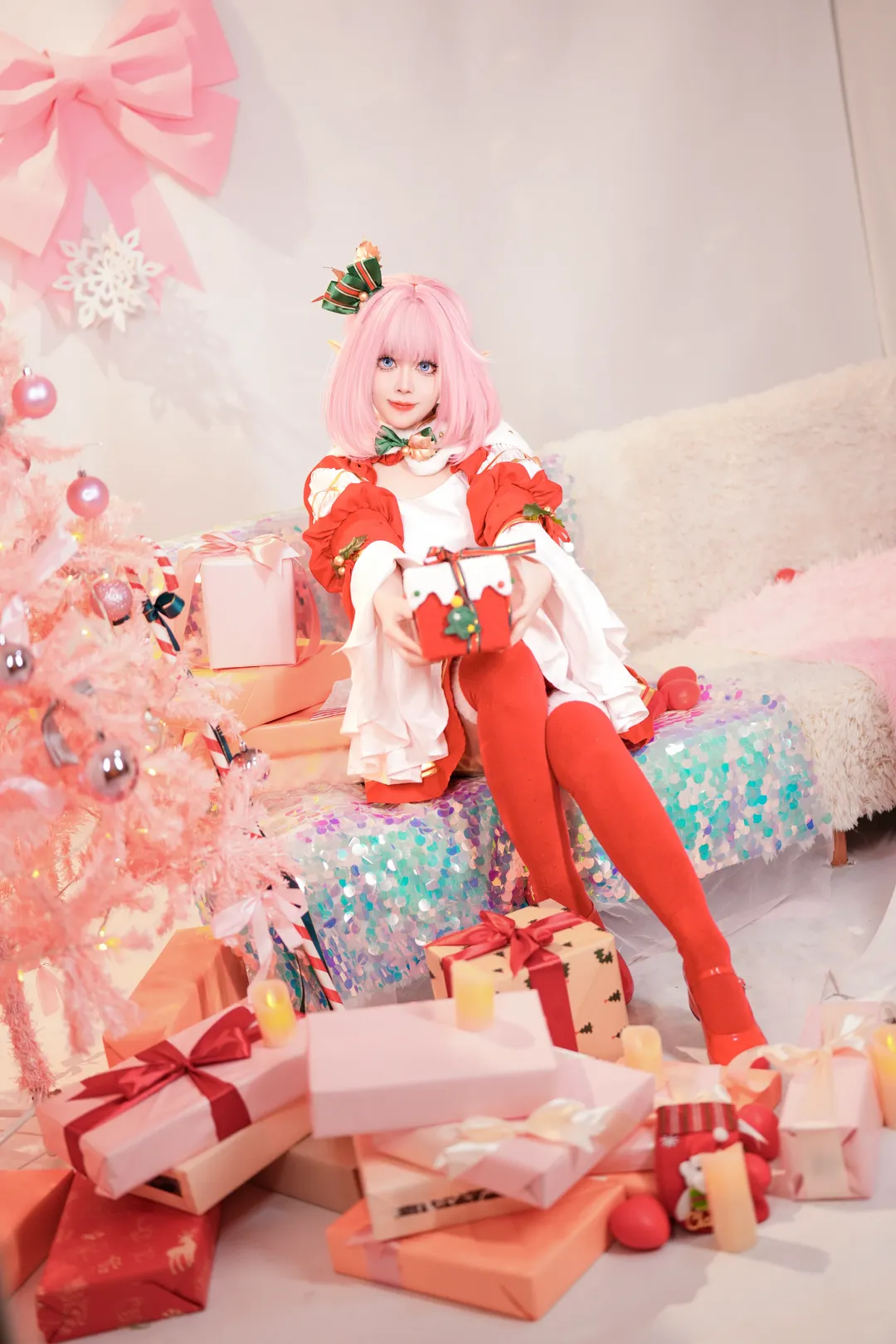爱莉希雅cos, 崩坏3, 精灵耳, 红丝袜, 圣诞装cosplay - 第2张
