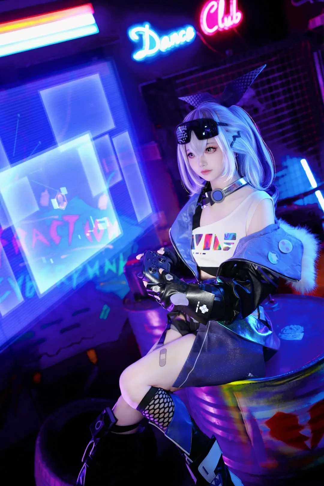 Honkai: Star Rail, Silver Wolf cosplay, Cosplay photography, Cyberpunk outfit, Game controller prop