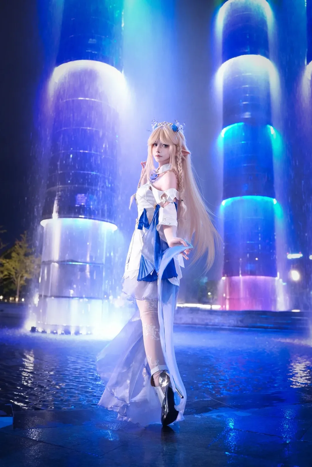 鸣潮, 卡提希娅cos, 二次元cosplay, 夜景拍照, 白丝穿搭 - 第2张