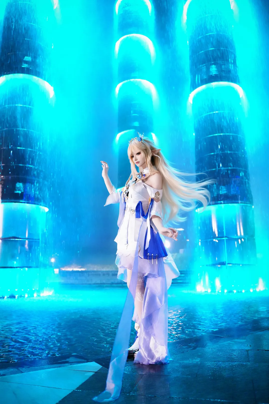 鸣潮, 卡提希娅cos, 二次元cosplay, 夜景拍照, 白丝穿搭