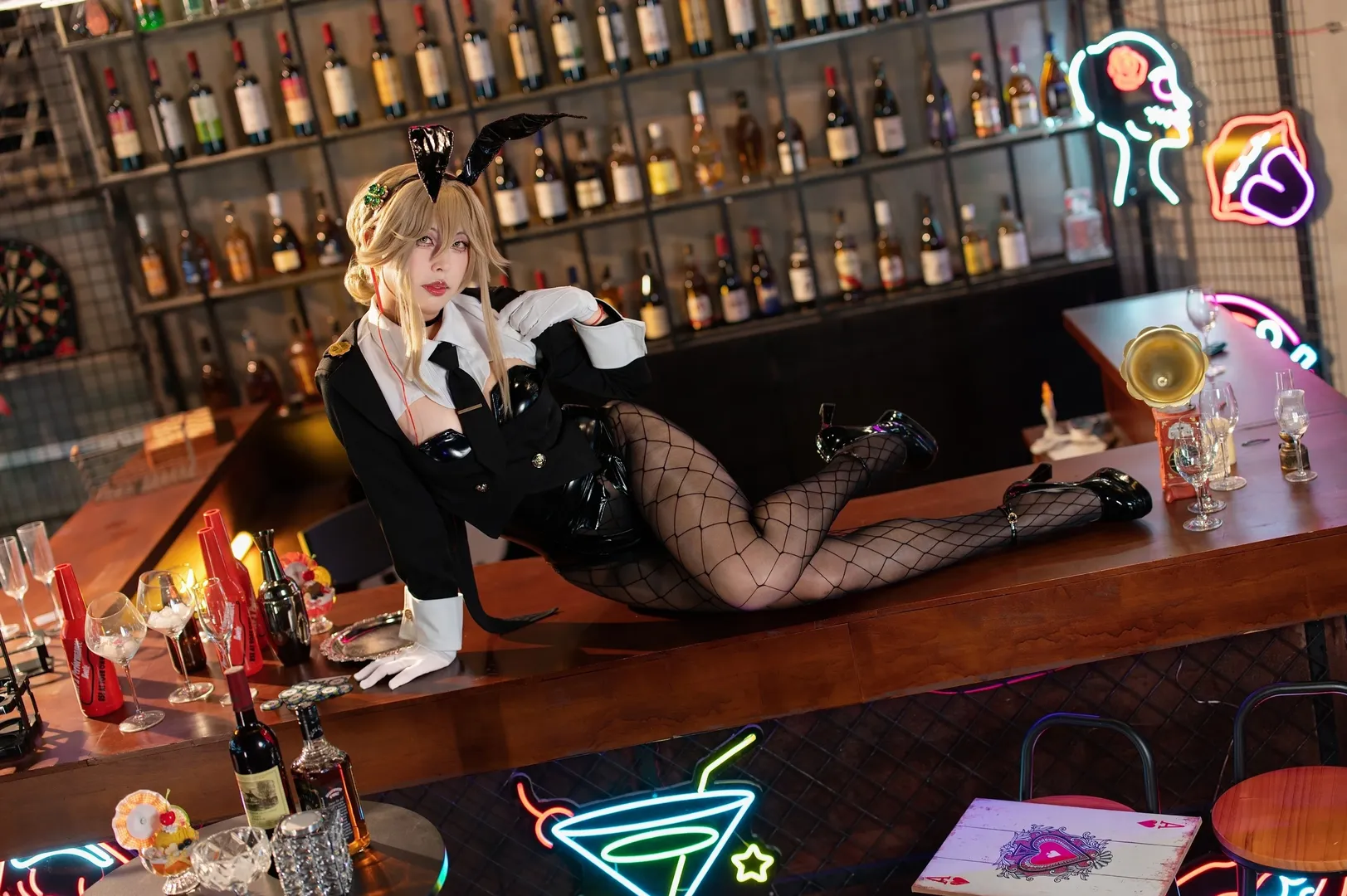 胜利女神Nikke, 酒吧写真, 兔女郎cosplay, 网袜穿搭, 爱德cos - 第5张