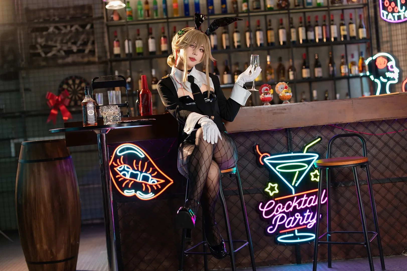 胜利女神Nikke, 酒吧写真, 兔女郎cosplay, 网袜穿搭, 爱德cos - 第6张