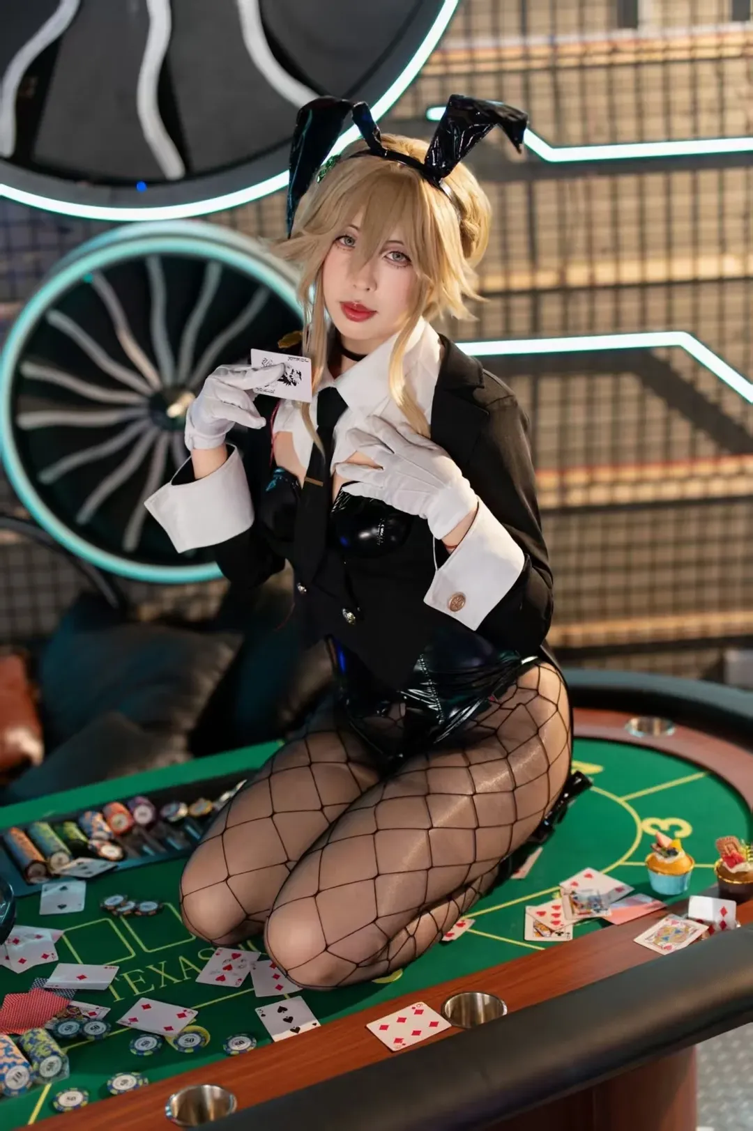 胜利女神Nikke, 酒吧写真, 兔女郎cosplay, 网袜穿搭, 爱德cos - 第9张