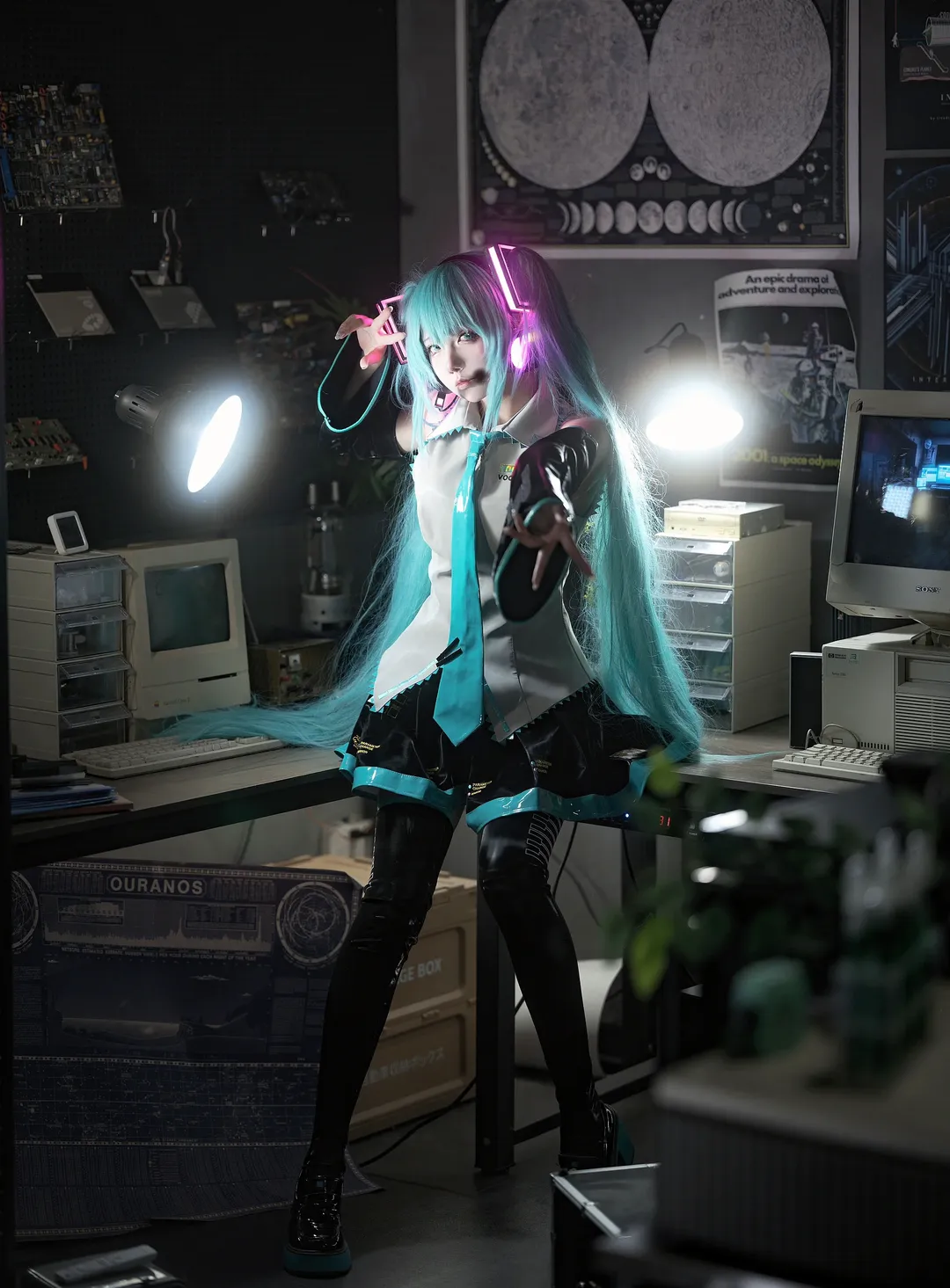 赛博朋克, 初音未来cos, 黑丝, 复古机房, 初始之音