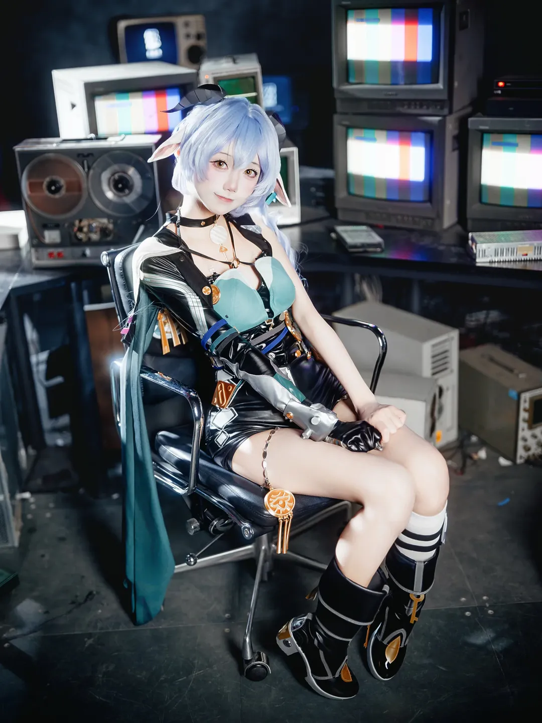 絕區零, 二次元cosplay, 機械少女, 盧西婭cos, 賽博朋克風