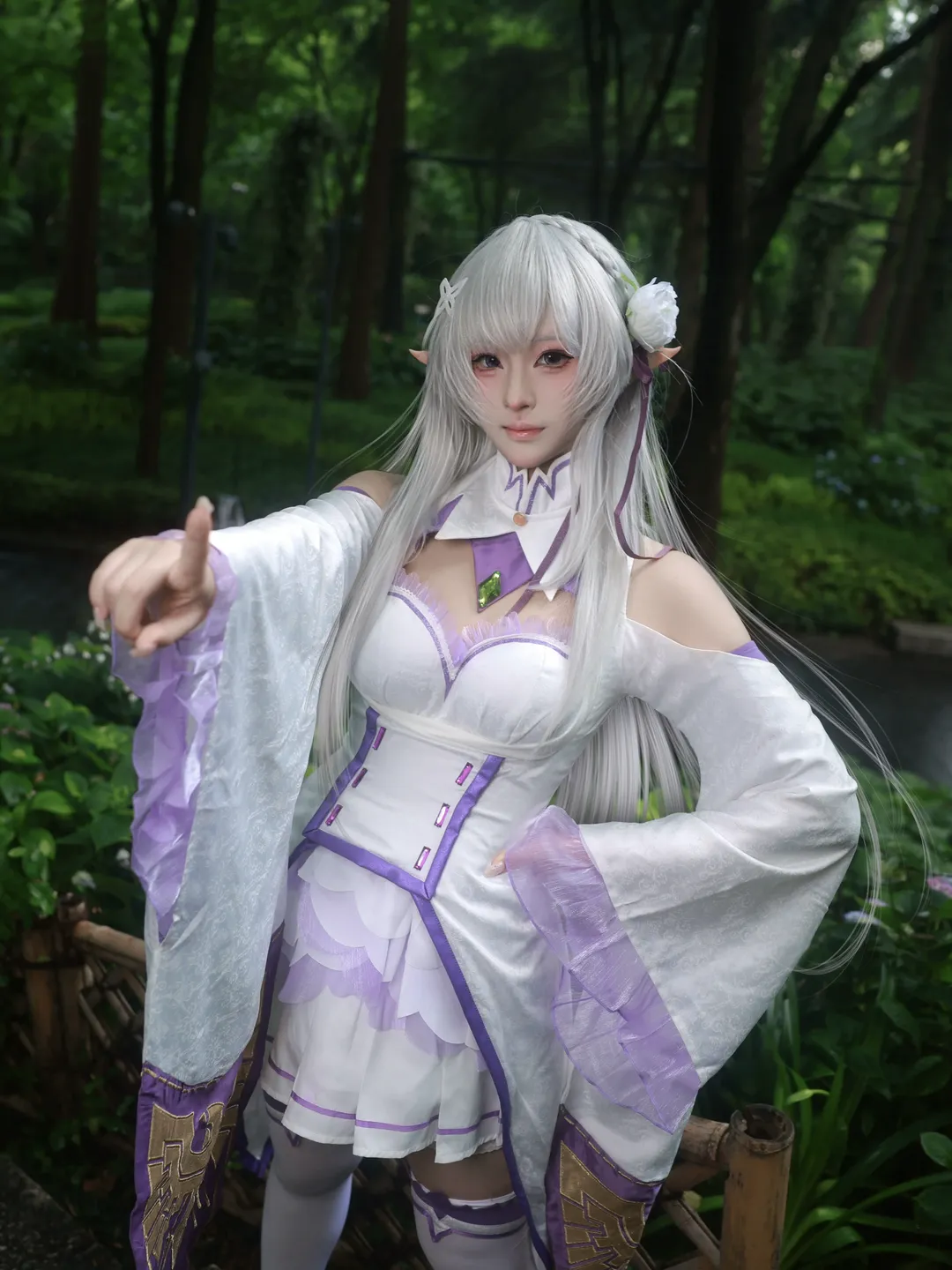 Re:ゼロから始める異世界生活, エミリア コスプレ, エルフ耳, 庭園外景, 白ストッキング