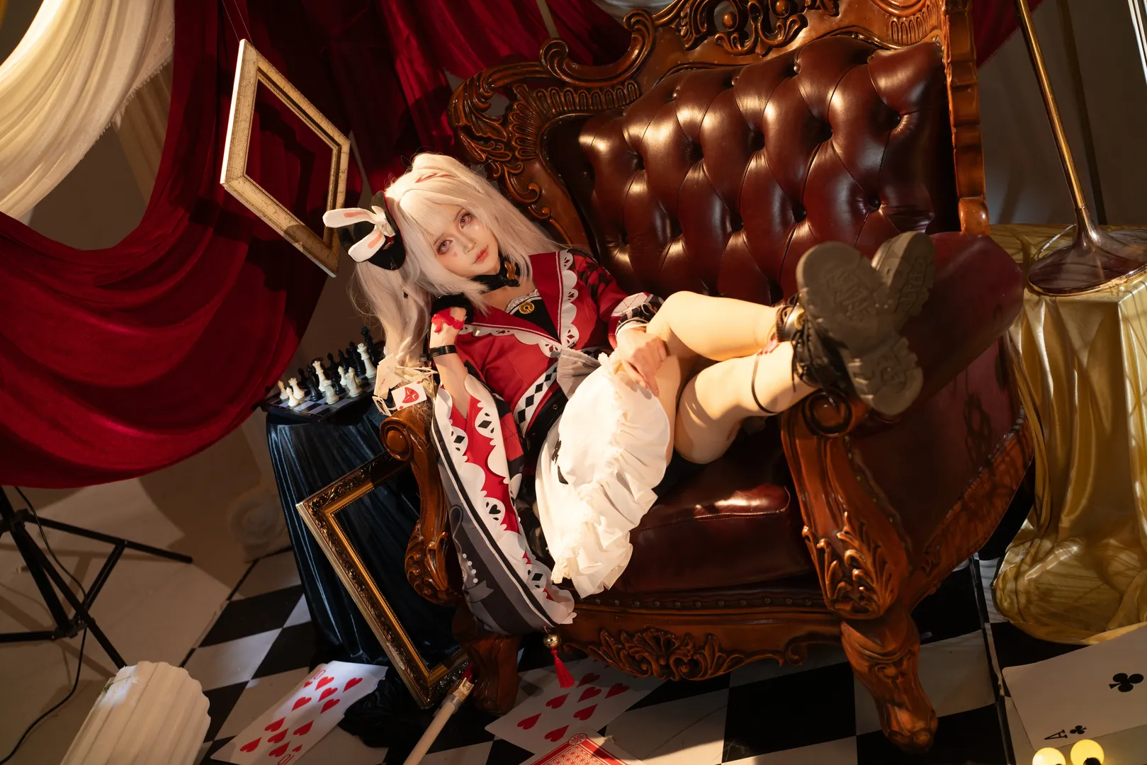 崩坏星穹铁道, 火花cos, cosplay摄影, 复古场景搭建, 红黑白穿搭 - 第3张