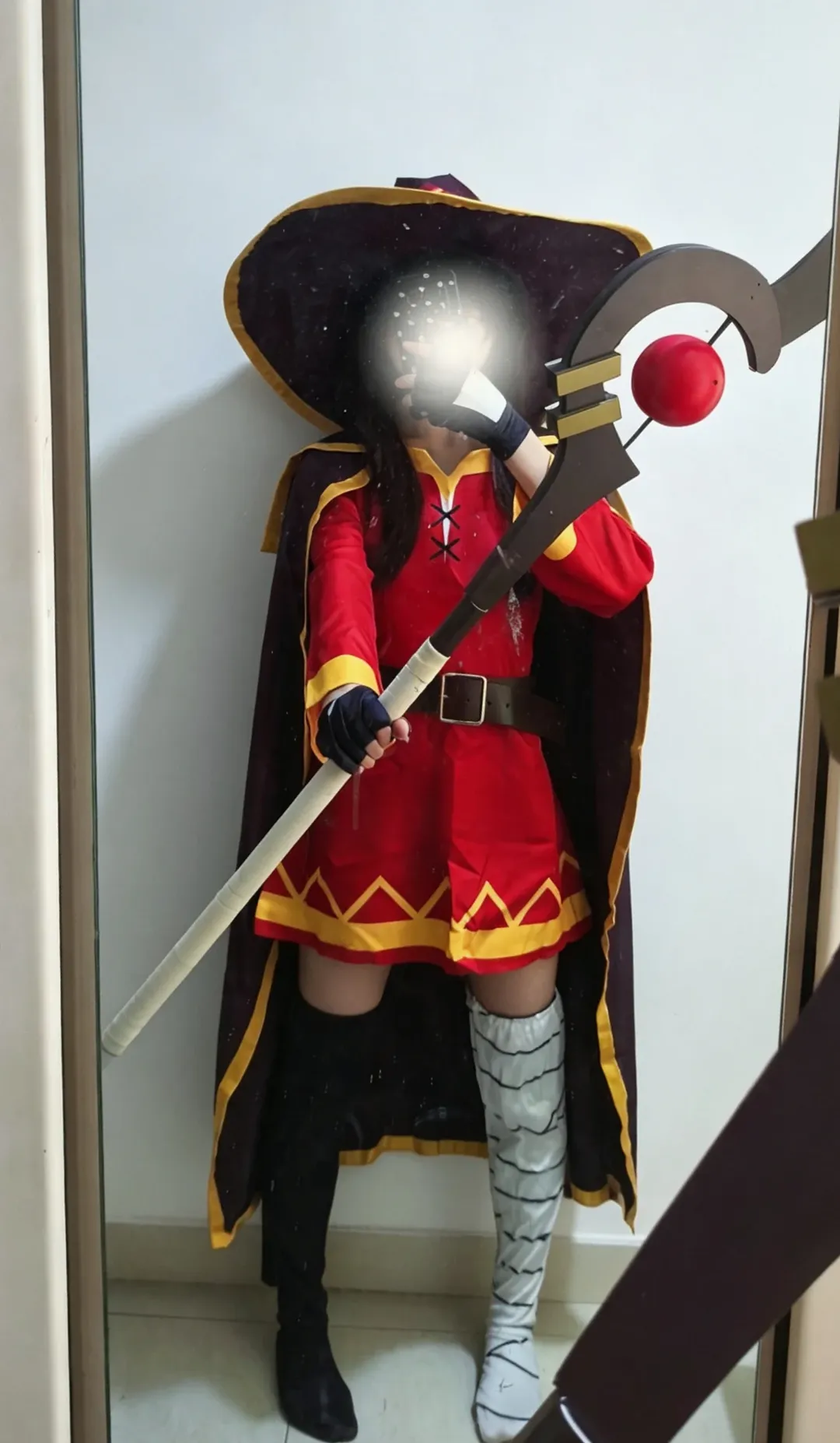 cosplay服装, 红黑穿搭, 惠惠cos, 为美好的世界献上祝福, 白色条纹丝袜