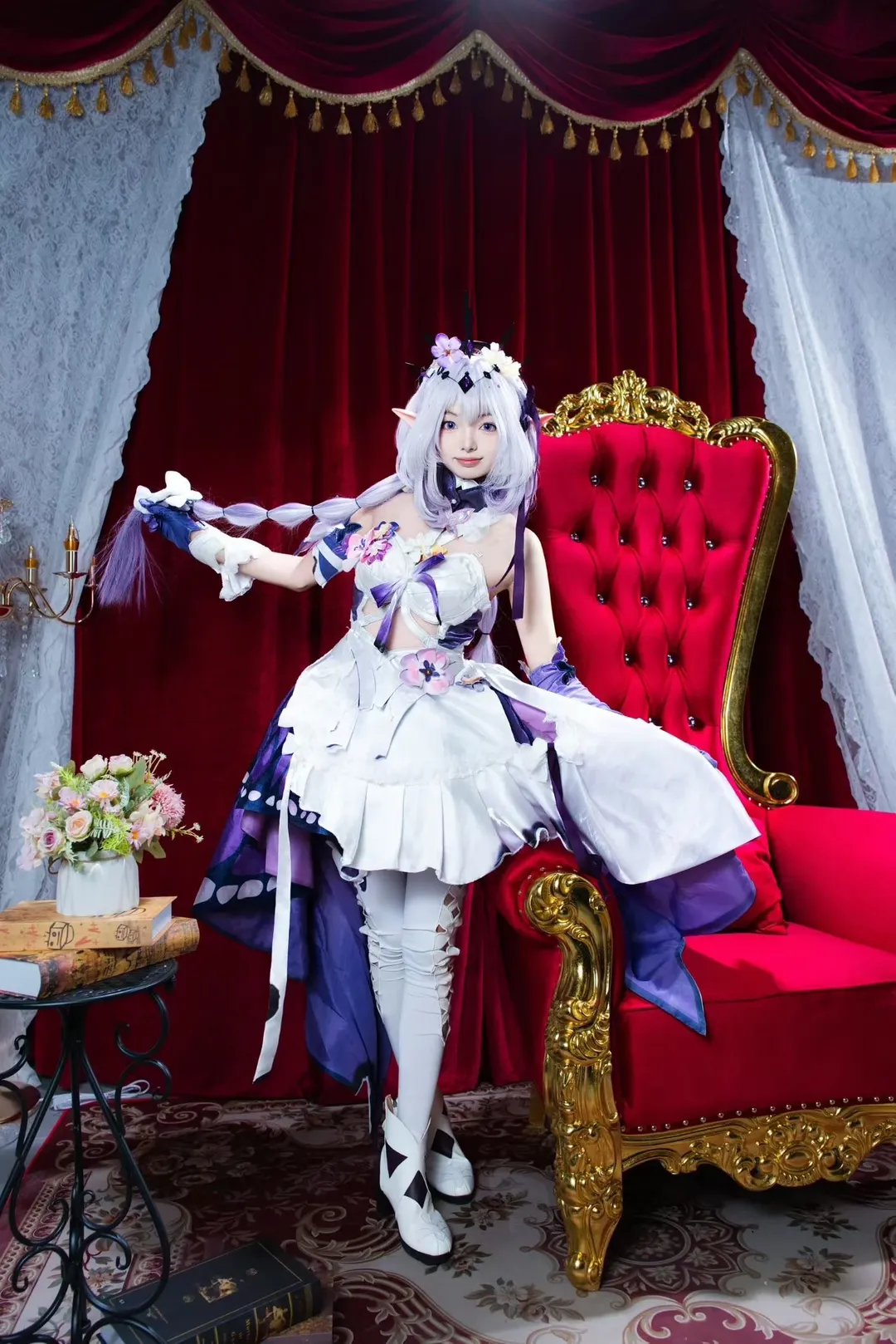 二次元摄影, 白丝穿搭, 精灵耳妆造, 崩坏星穹铁道cosplay, 红椅写真 - 第2张