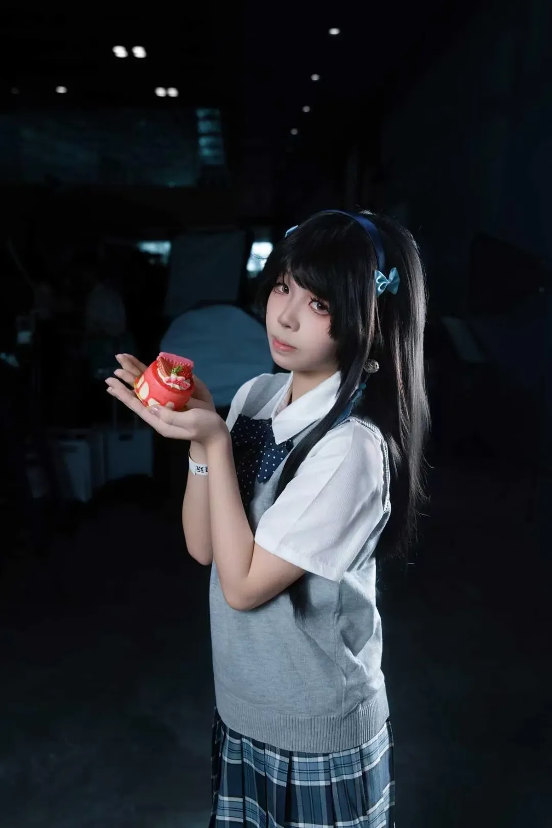 漫展返图, 西施cos, JK私设, 长筒袜穿搭, 灰背心制服 - 第3张