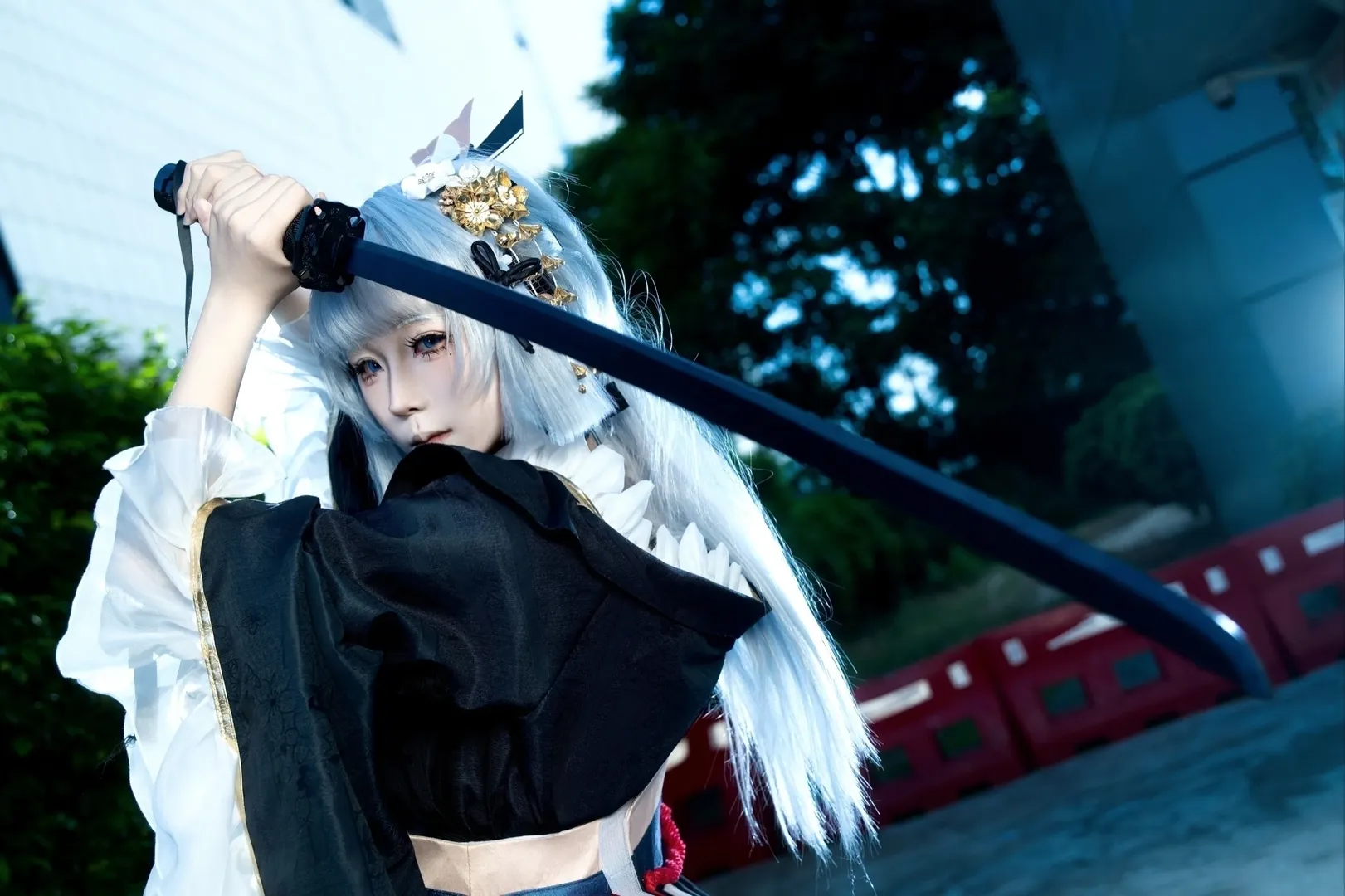 原神, 神里绫华cos, 黑道千金主题cos, 二次元户外摄影, 绑带及膝袜 - 第2张