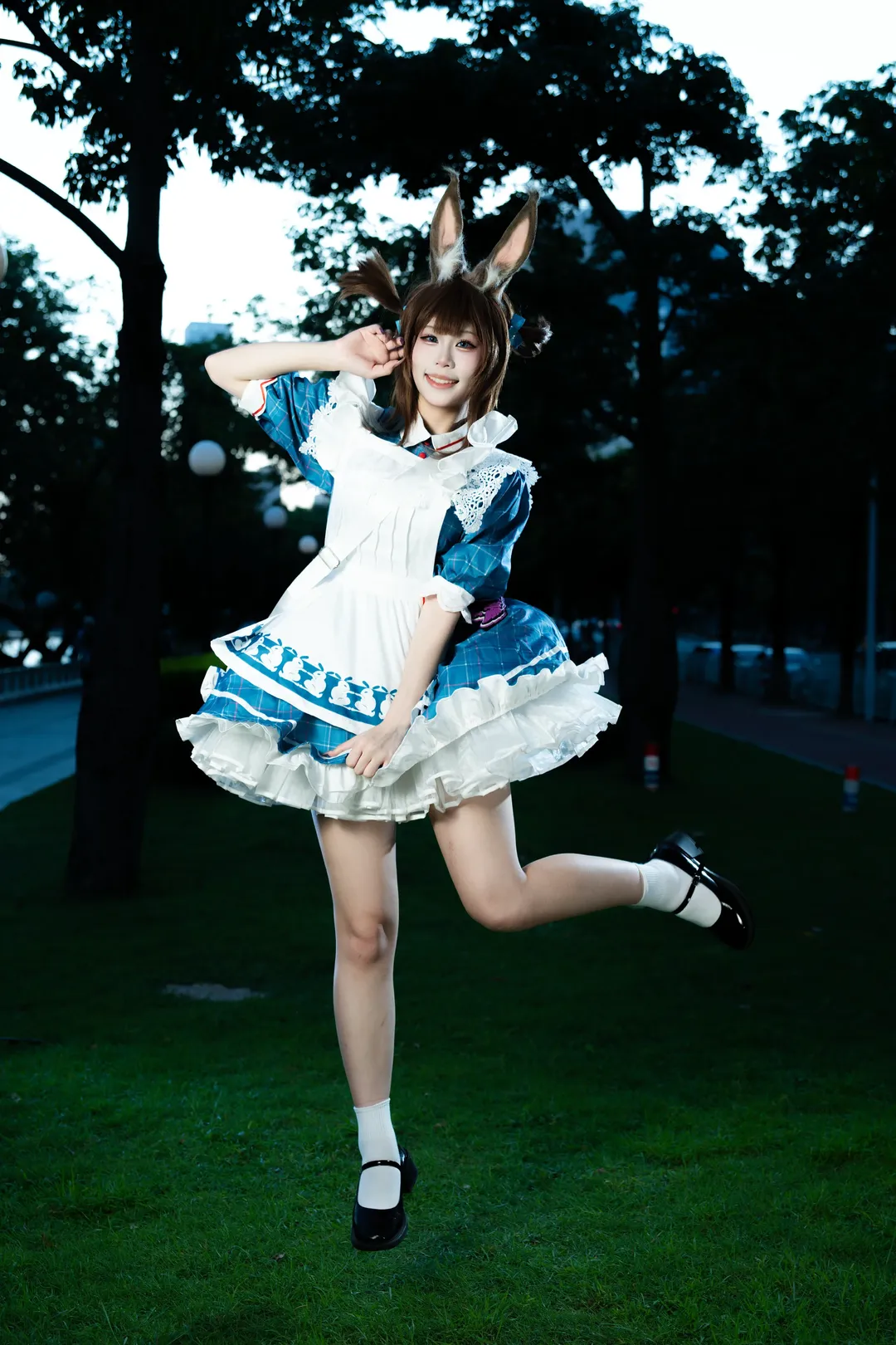 Maid outfit, Arknights, Convention photography, Amiya cosplay, Outdoor night view