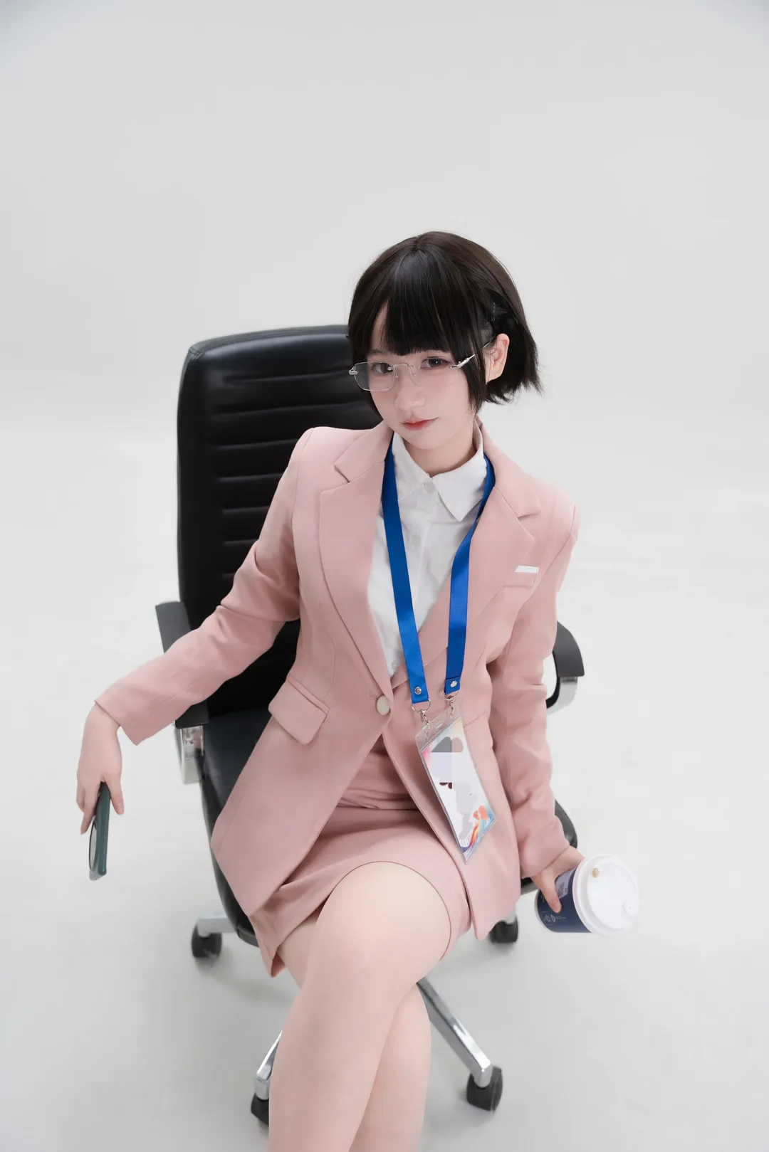 スタジオ撮影, オフィスコーデ, 肌色ストッキング, OL風コスプレ, 仕事中のサボり - 1枚目