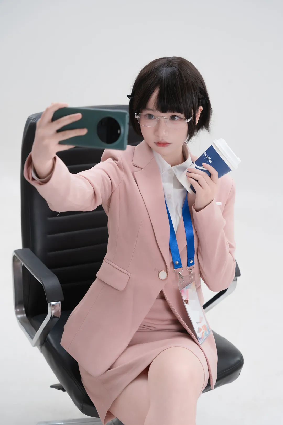 スタジオ撮影, オフィスコーデ, 肌色ストッキング, OL風コスプレ, 仕事中のサボり - 4枚目