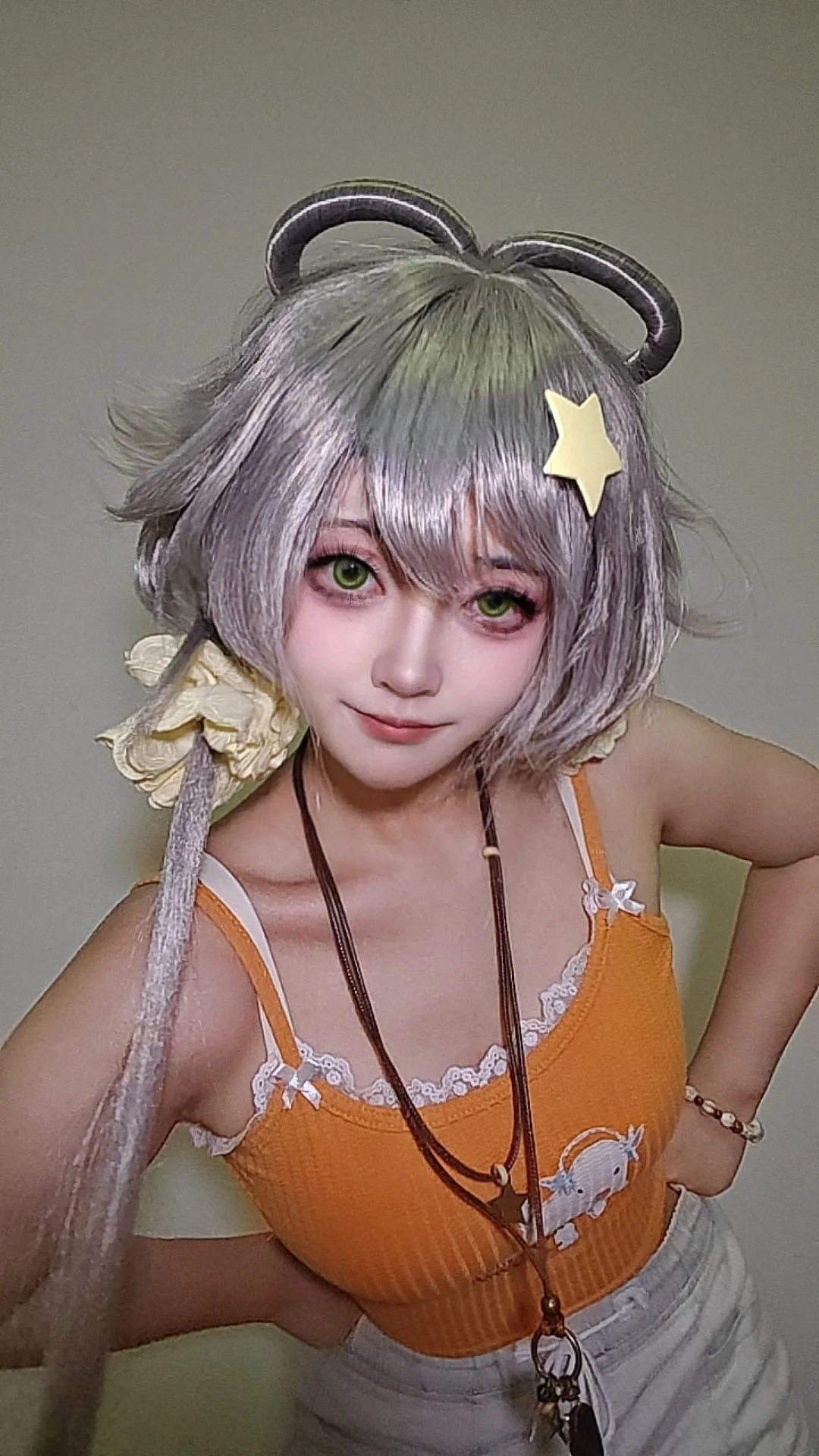 洛天依 コスプレ, 二次元コスプレ, Vsinger, 緑のカラコン, シルバーグレーのショートヘア - 1枚目