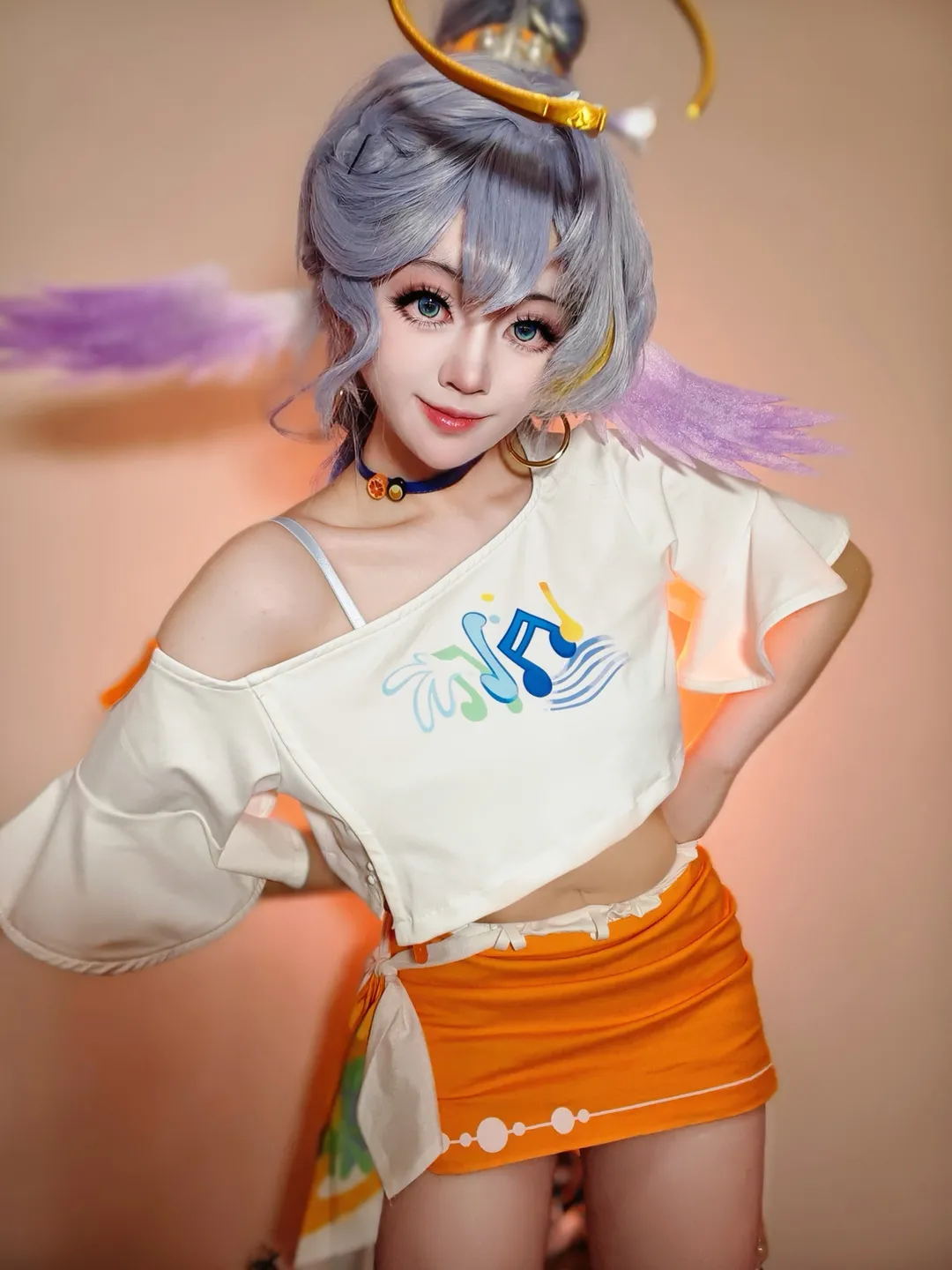 コスプレ, ロビン コスプレ, 夢幻的なスタイル, 銀色のロングヘア, オフショルダーのミニスカート - 1枚目