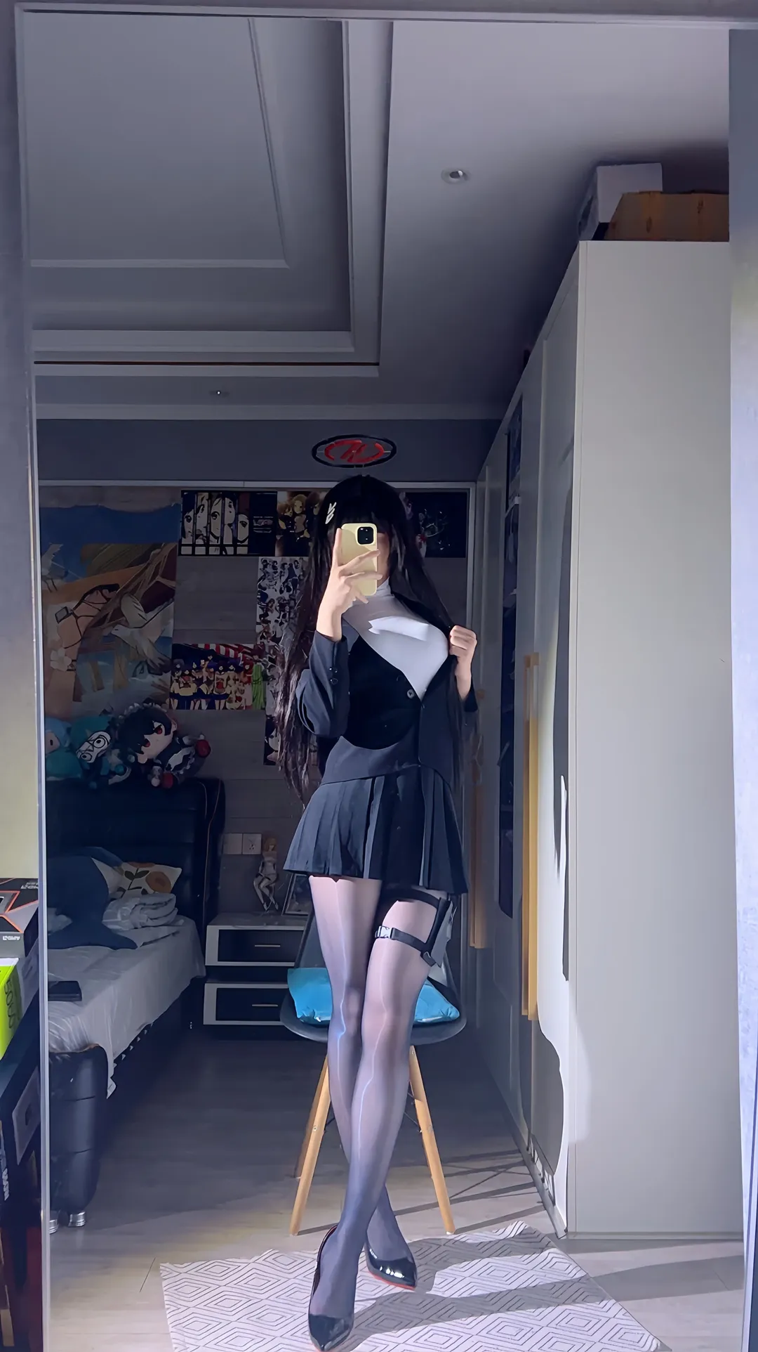 Blue Archive, Mirror selfie, Tsukatsuki Rio cosplay, Black and grey uniform, Leg garter styling