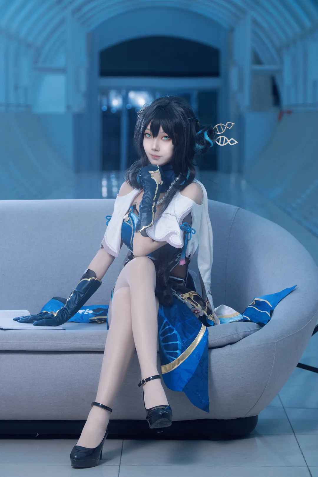 Honkai: Star Rail, Ruan Mei cosplay, Cosplay photography, Scientific research style outfit, Blue tone atmospheric photo