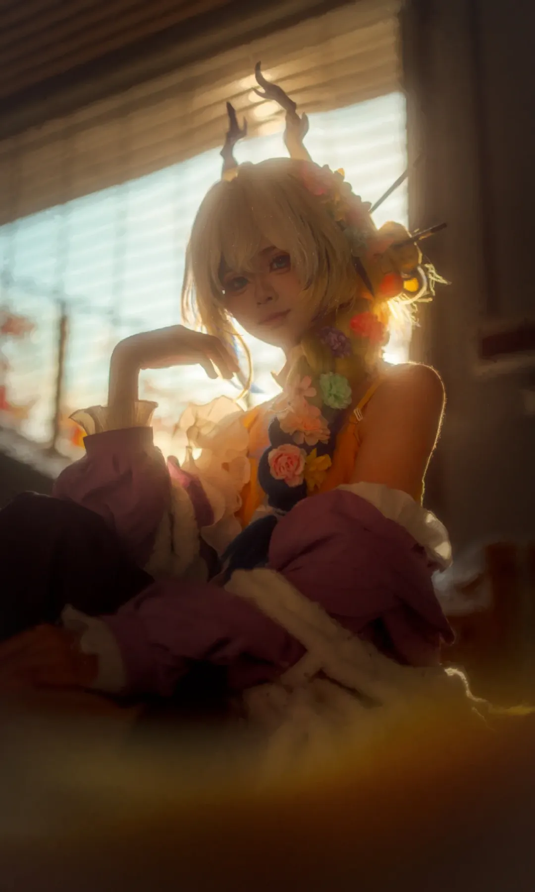 Shu cosplay, Arknights, Convention photography, Natural light, Exposure bracketing