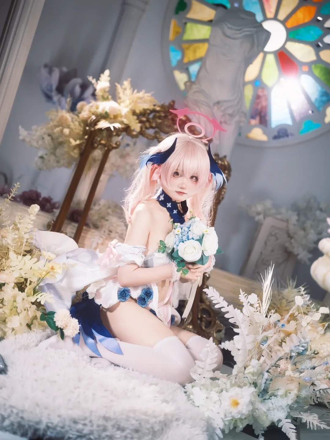 蔚蓝档案, 下江小春cos, cosplay摄影, 白色丝袜cos, 教堂风写真 - 第3张