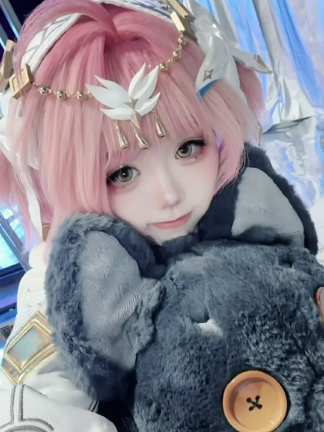 爱弥斯cos, 二次元cosplay, 粉发少女, 赛博朋克风, 洋娃娃妆容 - 第2张