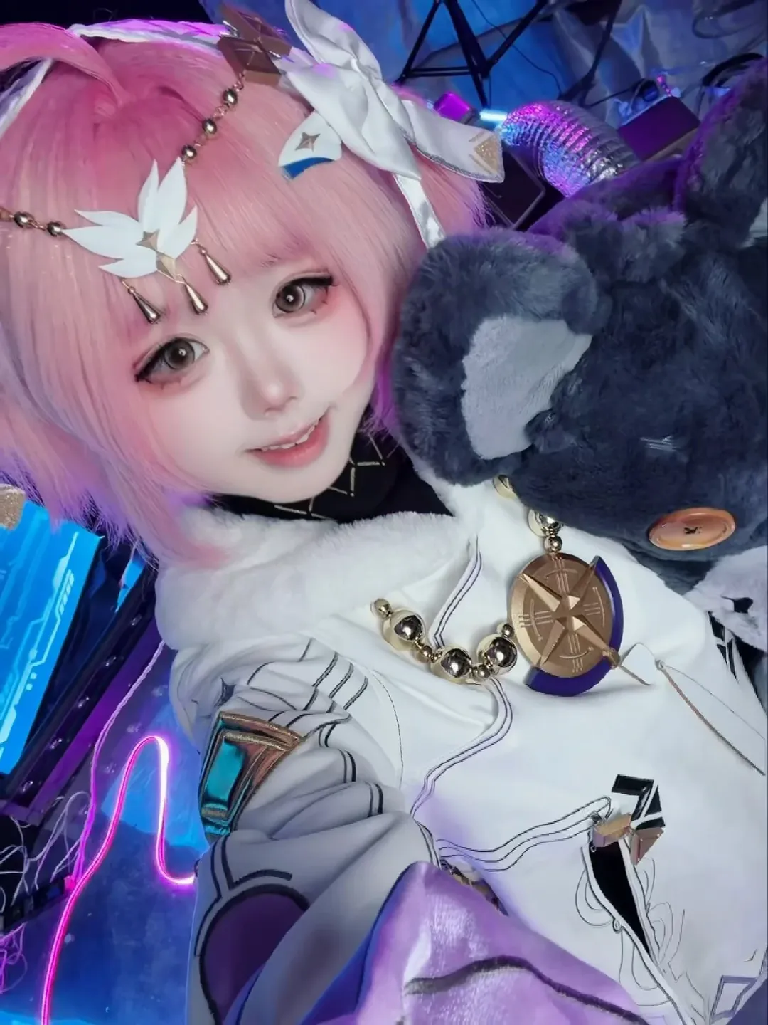 爱弥斯cos, 二次元cosplay, 粉发少女, 赛博朋克风, 洋娃娃妆容 - 第3张