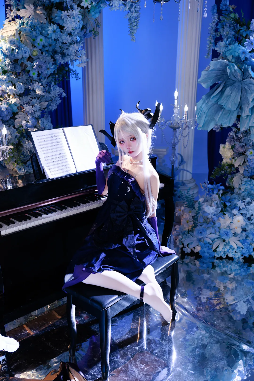 cosplay, Blue Archive, Sorasaki Hina cosplay, White stockings, Blue-toned backdrop