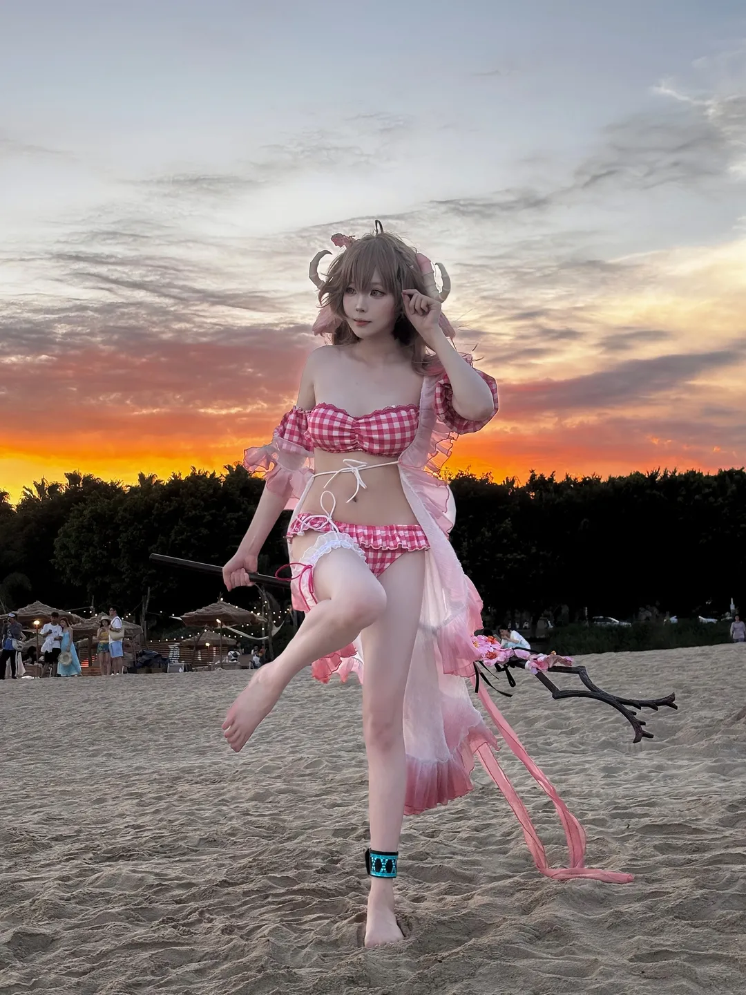 海边摄影, 明日方舟, 泳装cosplay, 艾雅法拉cos, 火山旅梦