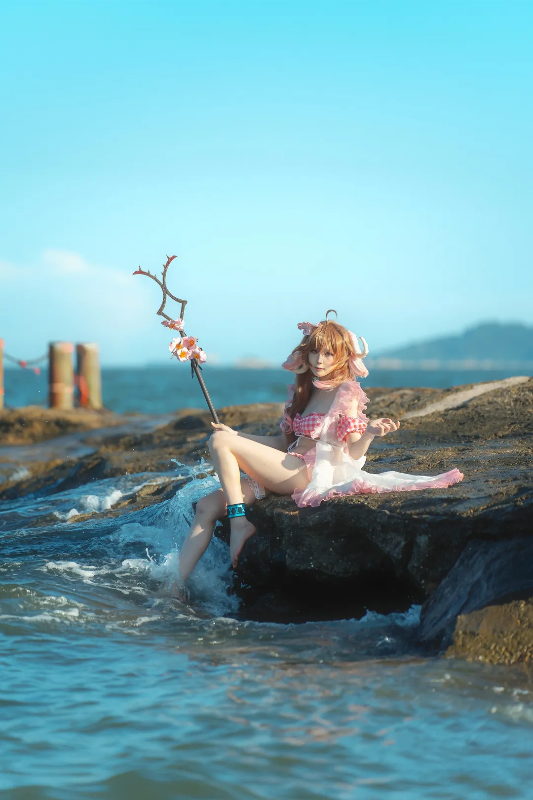 明日方舟, 艾雅法拉cos, 夏日泳装, cosplay摄影, 海边外景 - 第1张