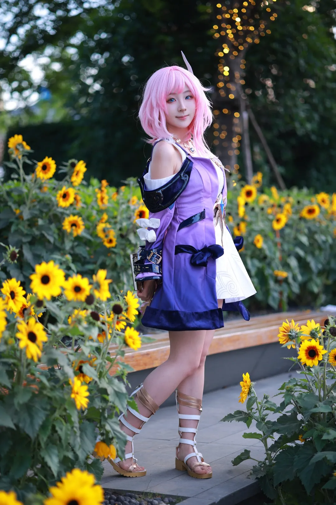 Honkai: Star Rail, Pink wig cosplay, Little Cyrene cosplay, Outdoor portrait photography, Magic book prop