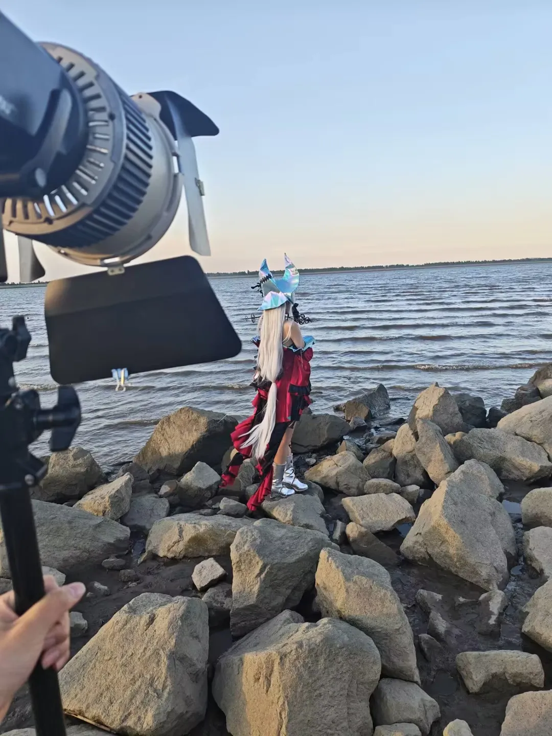 Arknights, Skadi the Corrupting Heart cosplay, Ægir, Outdoor cosplay photography, Coastal rocks
