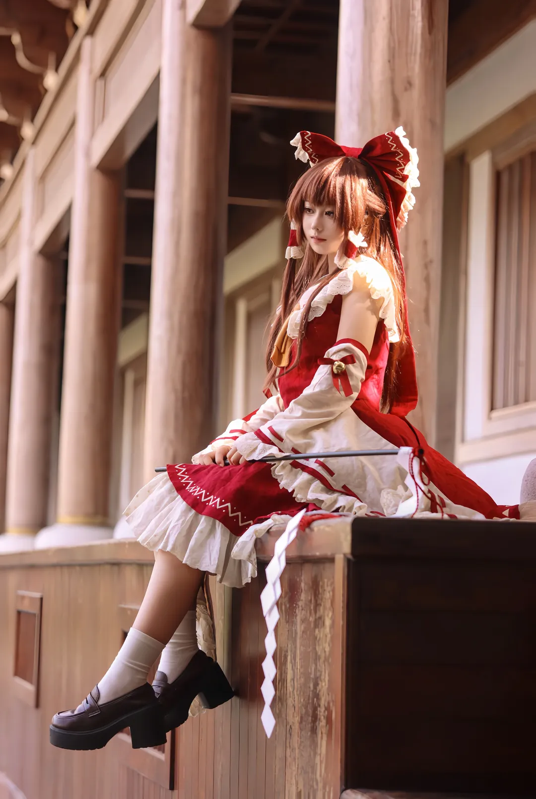 博麗霊夢コスプレ, 東方Project, 紅白配色, 和風撮影, 巫女服コスプレ